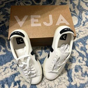 Veja Campo Leather Sneaker!